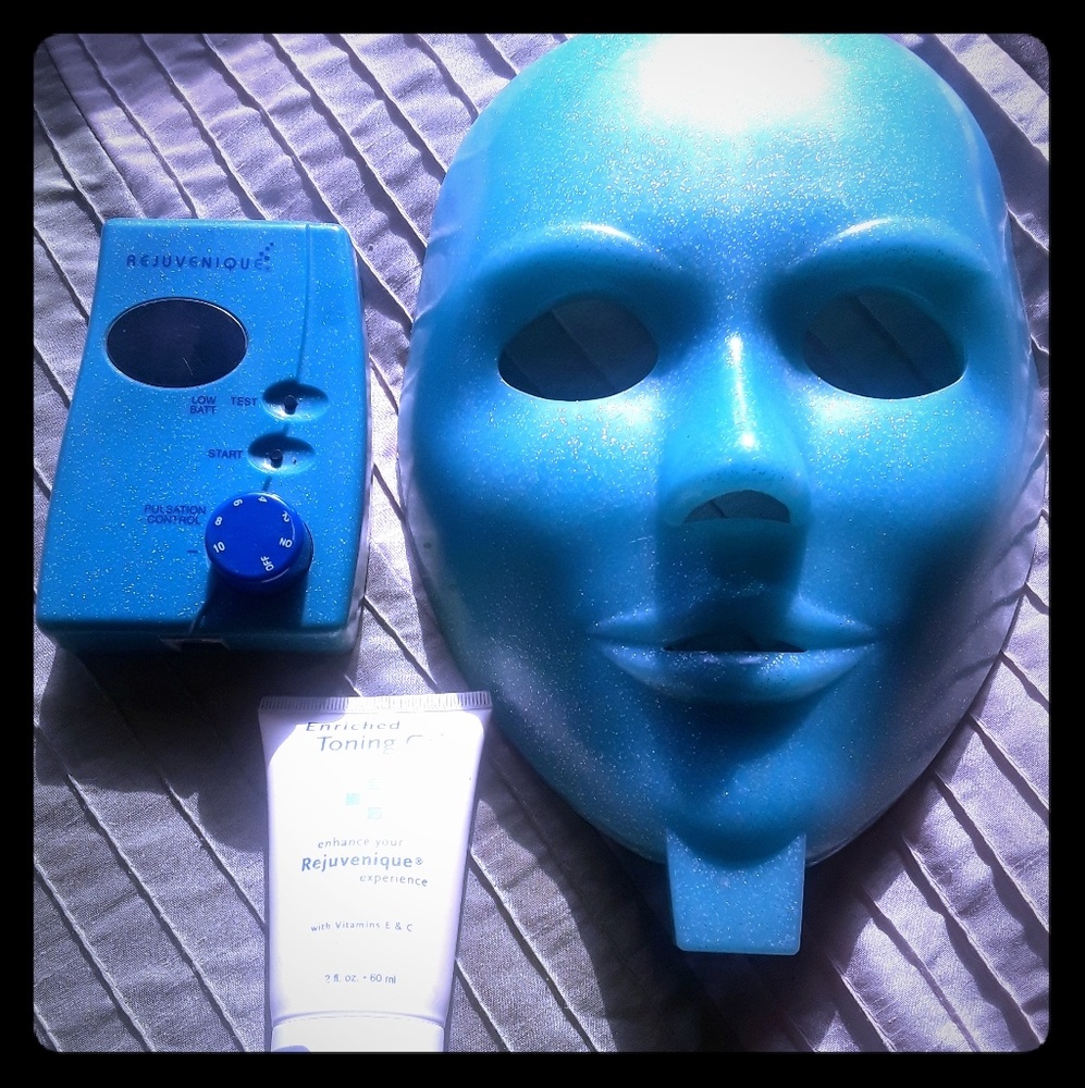 Rejuvenique pulsating face firmer and toner w/ gel